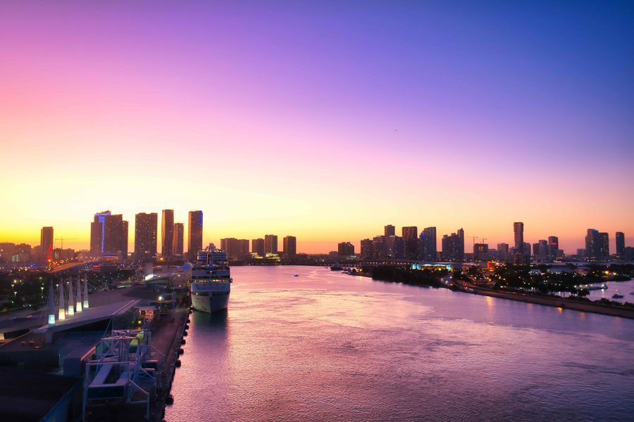 Imagen de Tendencias del Mercado Inmobiliario 2026 para Inversionistas Hispanos